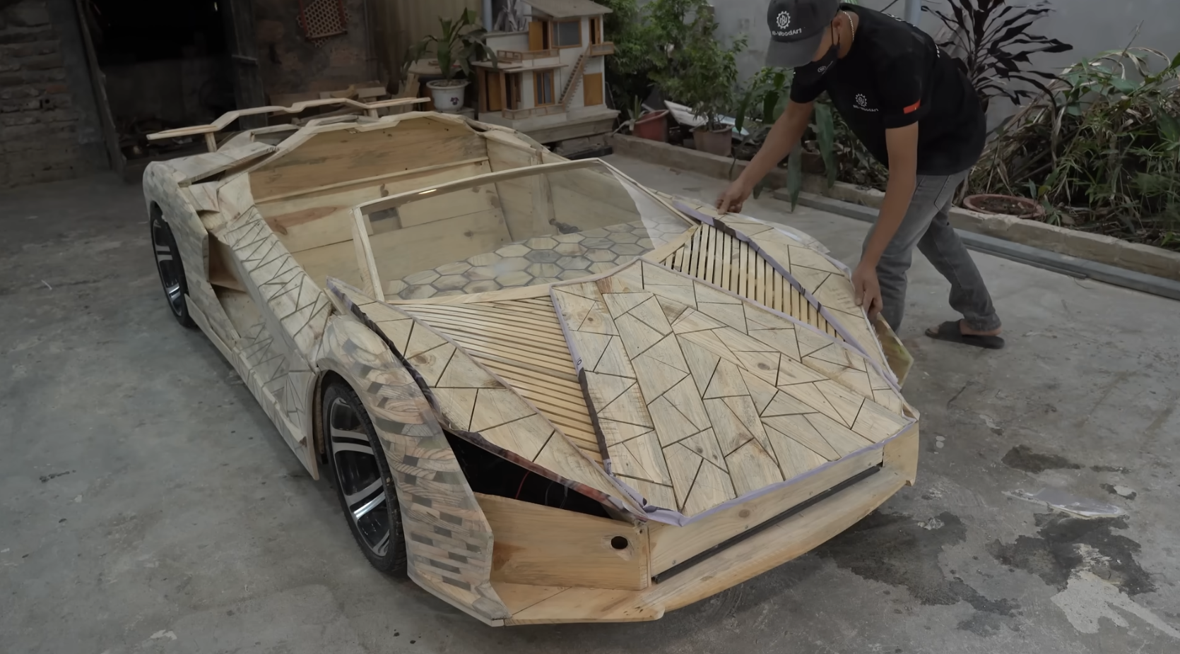 Thợ Việt gom 1 triệu tấm gỗ vụn thành 'siêu xe Lamborghini Revuelto' tặng con, ra đường buổi đêm ai cũng phải nhìn - Ảnh 4