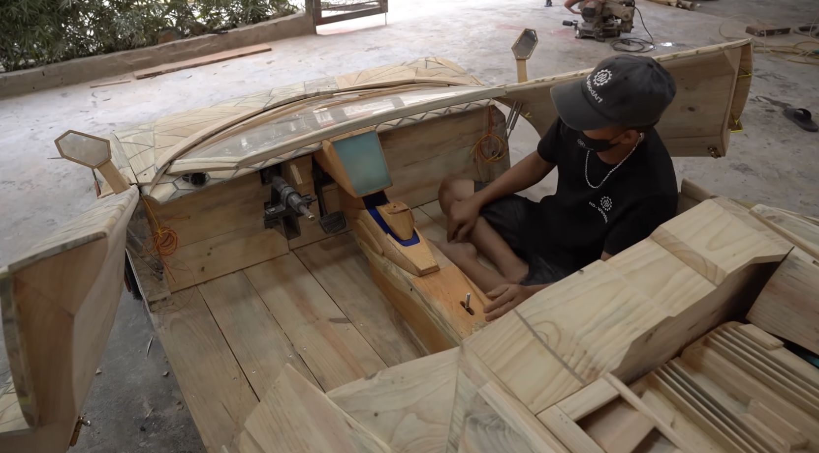 Thợ Việt gom 1 triệu tấm gỗ vụn thành 'siêu xe Lamborghini Revuelto' tặng con, ra đường buổi đêm ai cũng phải nhìn - Ảnh 7