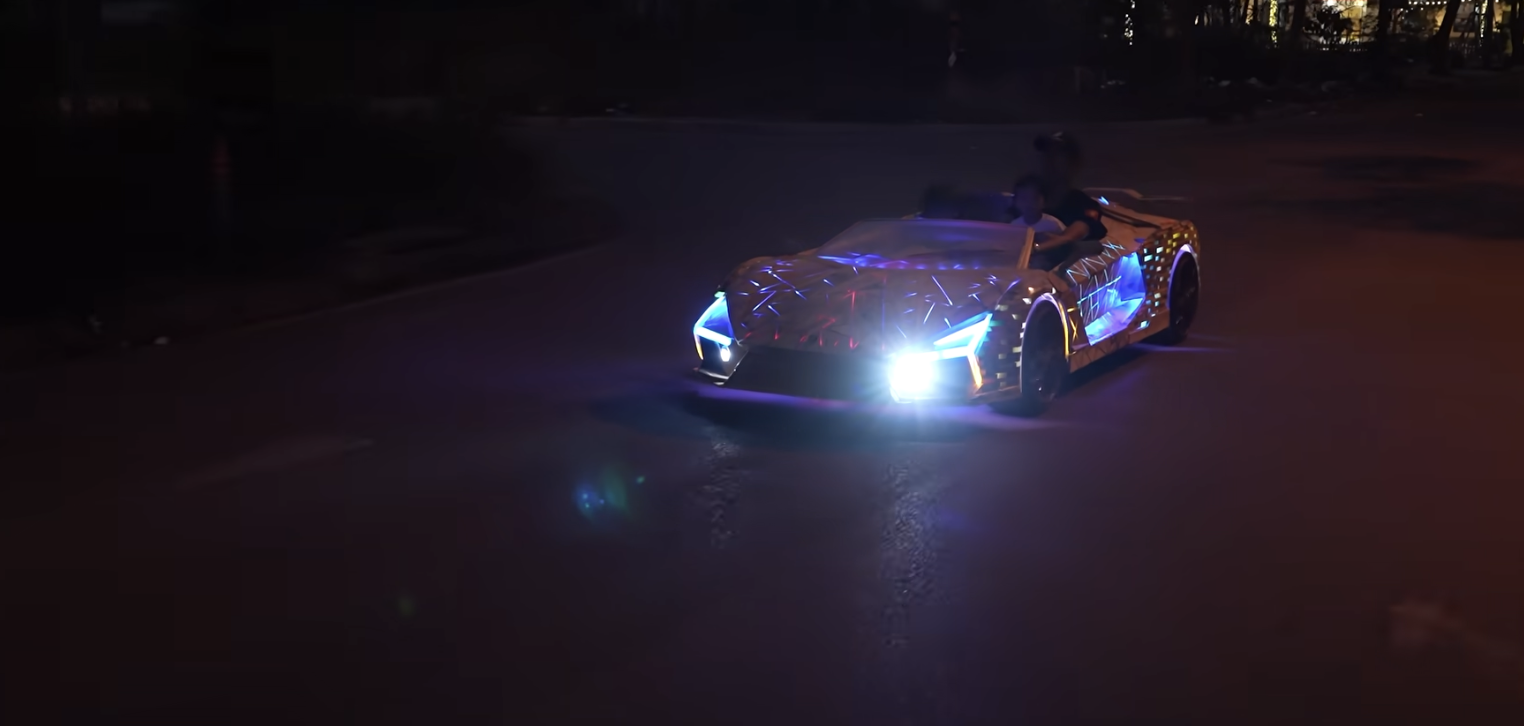 Thợ Việt gom 1 triệu tấm gỗ vụn thành 'siêu xe Lamborghini Revuelto' tặng con, ra đường buổi đêm ai cũng phải nhìn - Ảnh 13