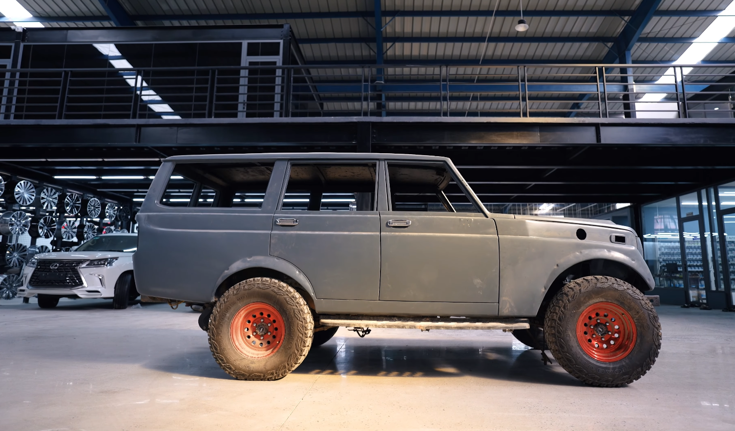 Thợ Việt phục chế Toyota Land Cruiser 1975 mất tới 2 năm: ‘Biến đống sắt vụn thành chiếc xe độc nhất’ - Ảnh 4