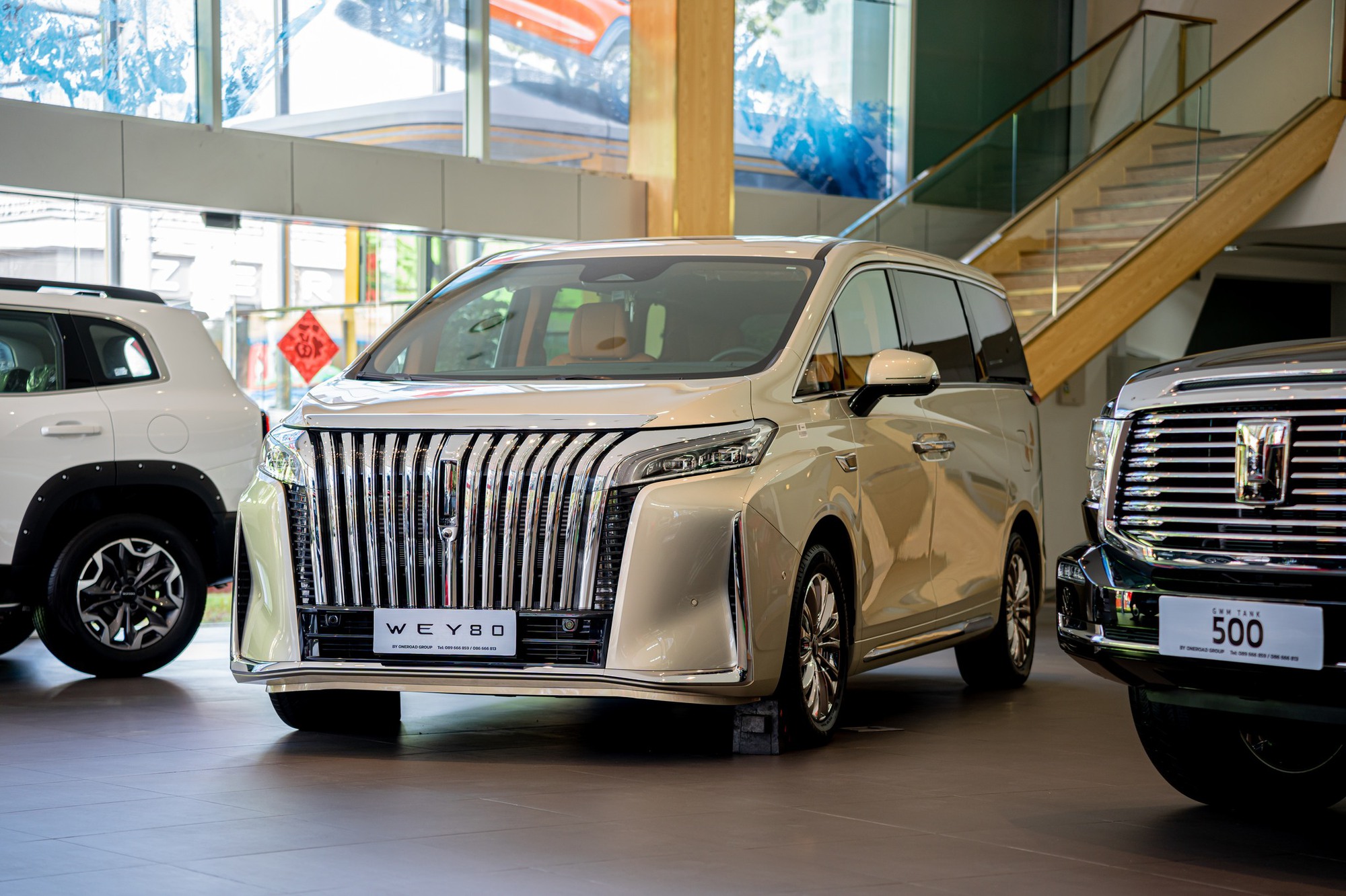 Xe như Toyota Alphard này dễ về Việt Nam đầu 2025: Nội thất kiểu 'chủ tịch', mạnh 480hp, hết xăng vẫn chạy được 140km - Ảnh 1