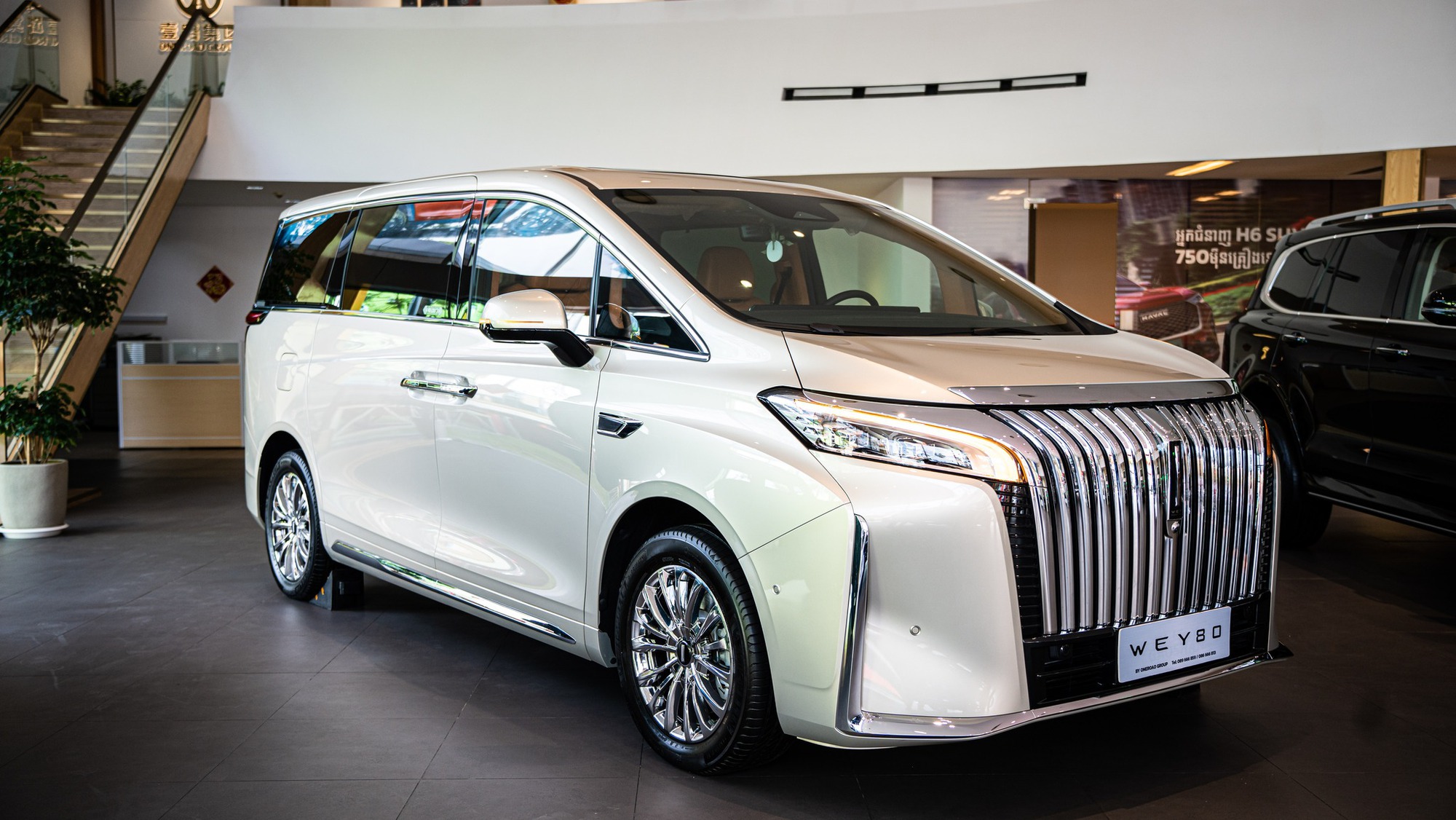 Xe như Toyota Alphard này dễ về Việt Nam đầu 2025: Nội thất kiểu 'chủ tịch', mạnh 480hp, hết xăng vẫn chạy được 140km - Ảnh 2