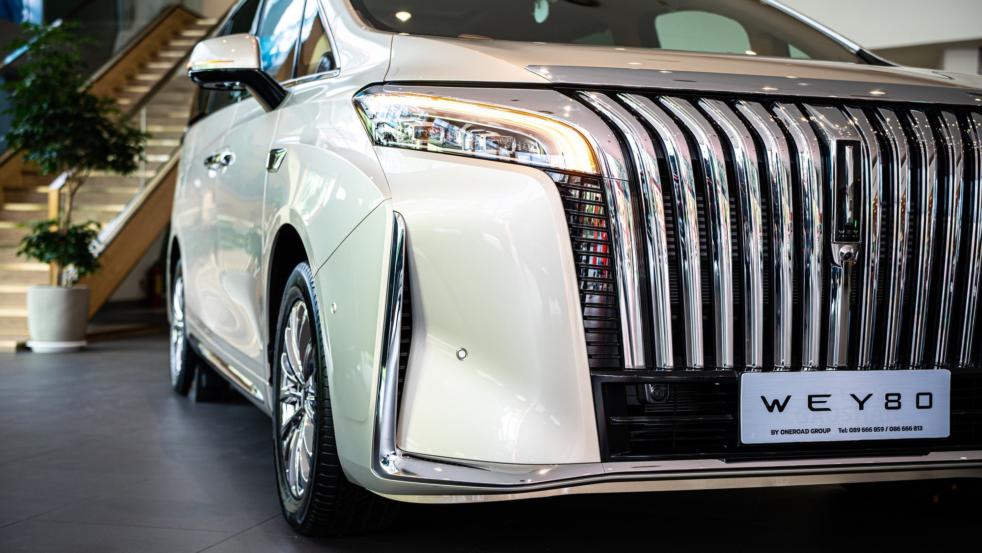 Xe như Toyota Alphard này dễ về Việt Nam đầu 2025: Nội thất kiểu 'chủ tịch', mạnh 480hp, hết xăng vẫn chạy được 140km - Ảnh 4