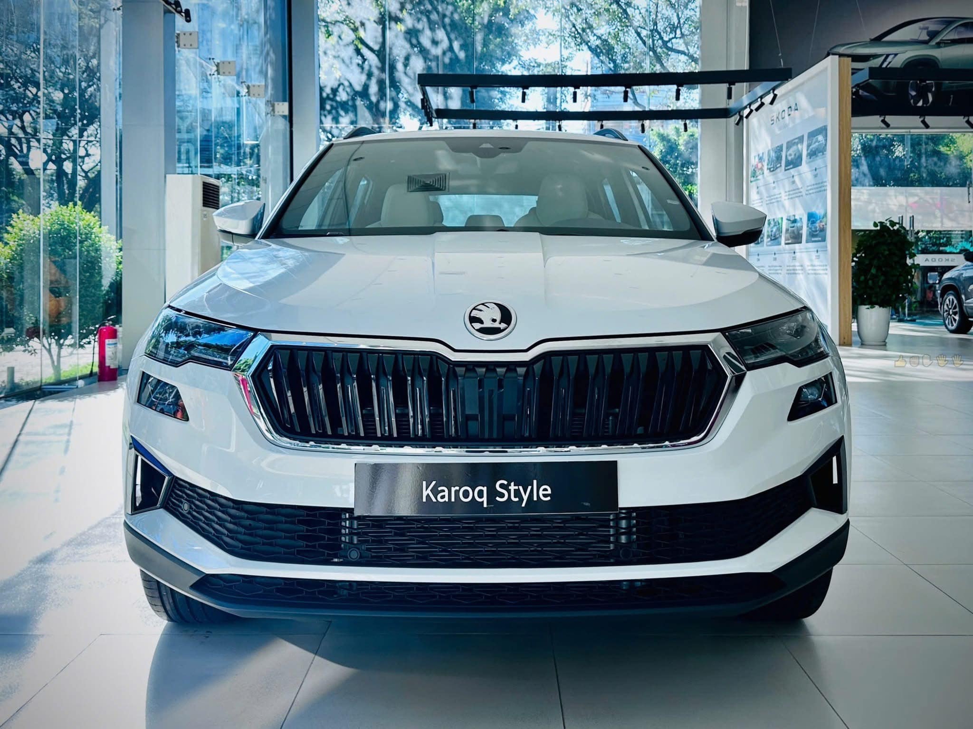 Xe Skoda giảm giá 200 triệu tại đại lý: Karoq còn 799 triệu rẻ hơn Corolla Cross, Kodiaq lần đầu dưới 1 tỷ cạnh tranh CX-8 - Ảnh 1