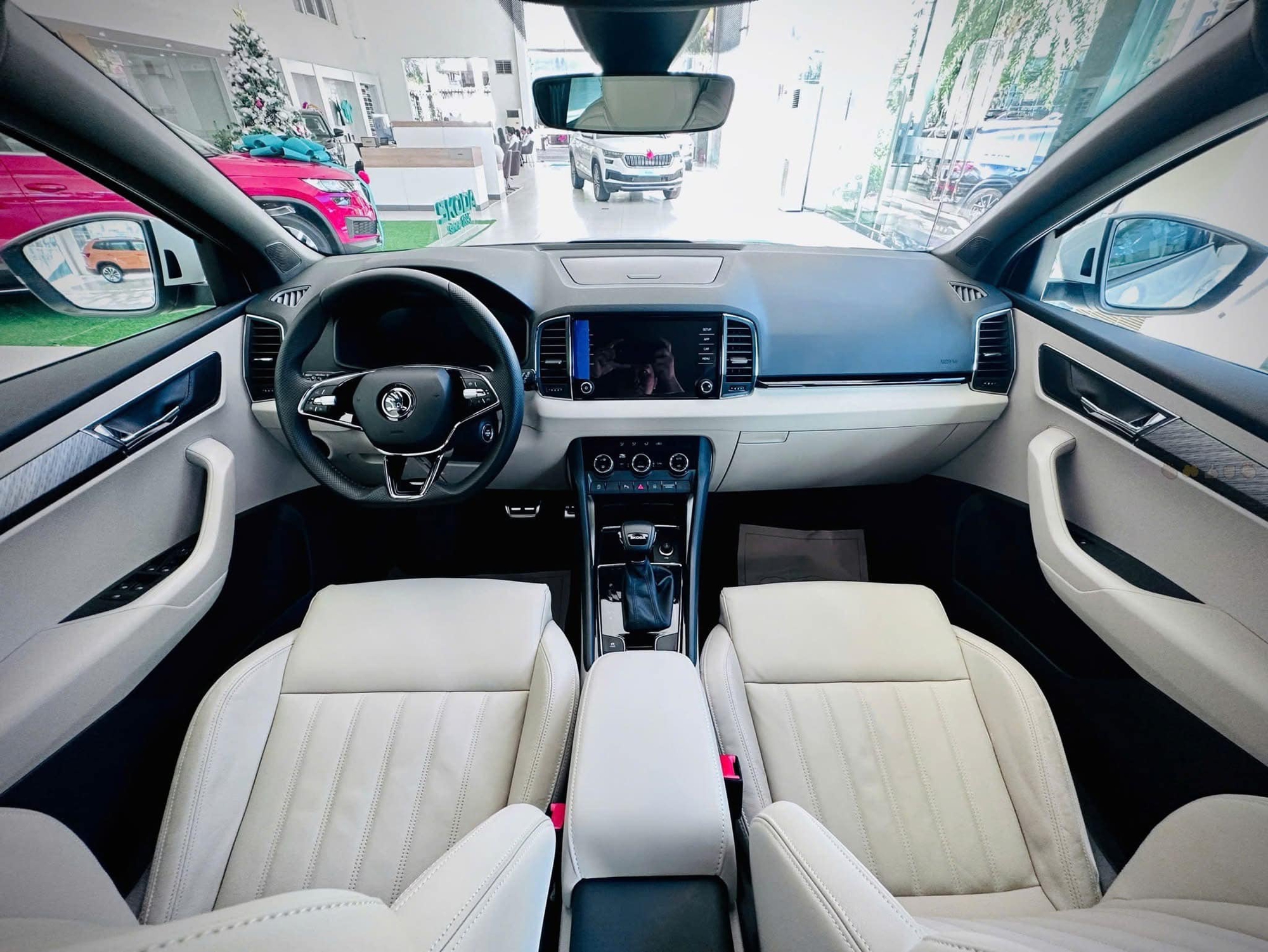 Xe Skoda giảm giá 200 triệu tại đại lý: Karoq còn 799 triệu rẻ hơn Corolla Cross, Kodiaq lần đầu dưới 1 tỷ cạnh tranh CX-8 - Ảnh 4