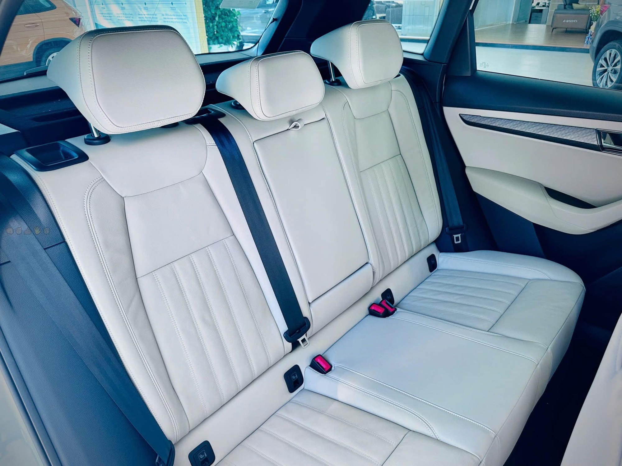 Xe Skoda giảm giá 200 triệu tại đại lý: Karoq còn 799 triệu rẻ hơn Corolla Cross, Kodiaq lần đầu dưới 1 tỷ cạnh tranh CX-8 - Ảnh 7