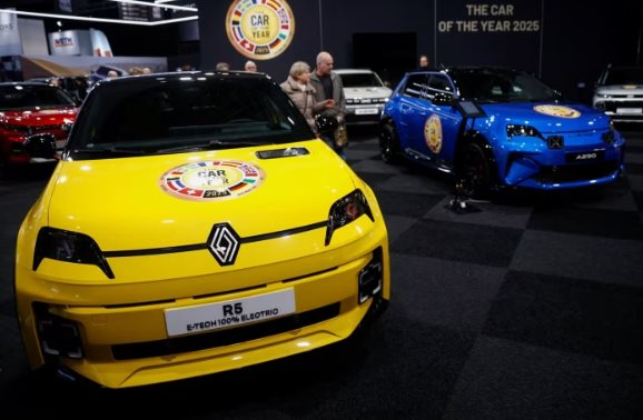 Doanh số xe điện dự báo tăng mạnh trong năm 2025, vì sao các hãng xe châu Âu vẫn ‘ăn không ngon, ngủ không yên’? - Ảnh 1