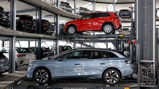 ‘Nhức nhối’ của các nhà sản xuất xe châu Âu: Sắp phải chi tiền khổng lồ để mua loại tài sản quan trọng, công ty của ông Phạm Nhật Vượng cũng sắp tham gia vào ‘mỏ vàng’ tỷ USD này - Ảnh 1