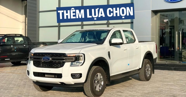 Ford Ranger âm thầm bổ sung bản mới ở Việt Nam: Đắt hơn XLS 1 cầu 26 triệu đồng, thêm lót thùng, nắp cuộn