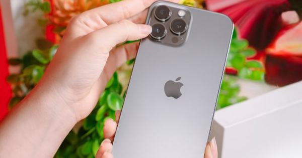 Bảng giá iPhone gây choáng: iPhone 16 và các dòng iPhone cũ giảm giá còn 9,9 triệu đồng