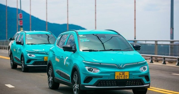 Taxi điện của ông Phạm Nhật Vượng chỉ còn chiếm 20% doanh số VinFast - Tung ưu đãi khủng 50% cho khách sở hữu xe điện