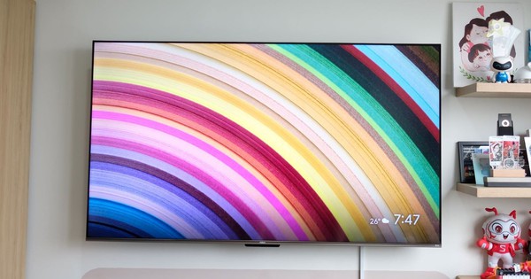 Trải nghiệm TV AQUA 4K 65 inch: Màn hình QLED, giá mềm