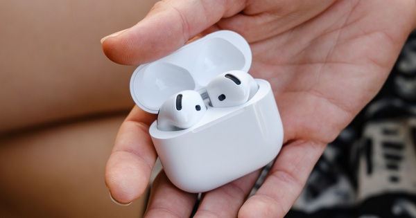 AirPods 4 "sập" giá còn 2,8 triệu đồng, bản có chống ồn ANC sale cuối năm cũng chỉ 3,6 triệu đồng