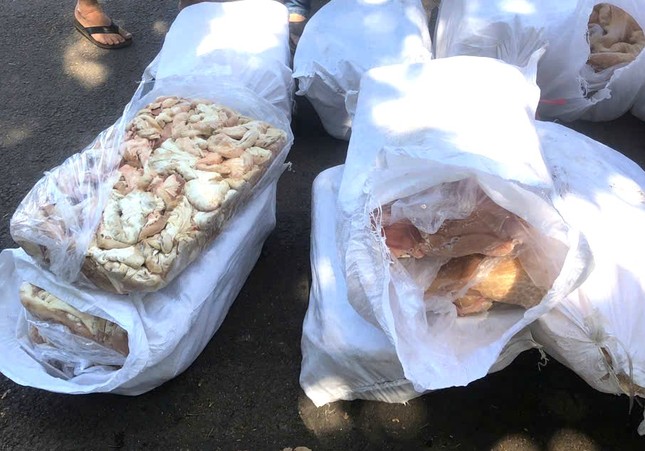 Kinh hãi phát hiện heo chết, nội tạng hôi thối chuẩn bị lên bàn nhậu - Ảnh 4