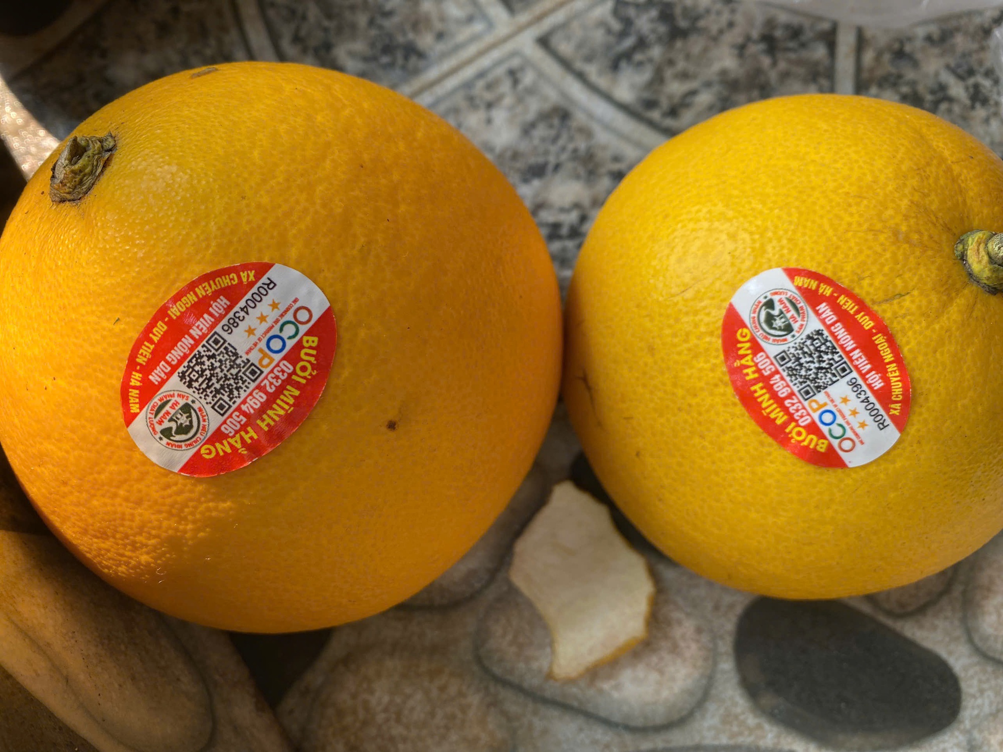 Nông dân bán hết veo cả ngàn quả bưởi trước Tết - Ảnh 2