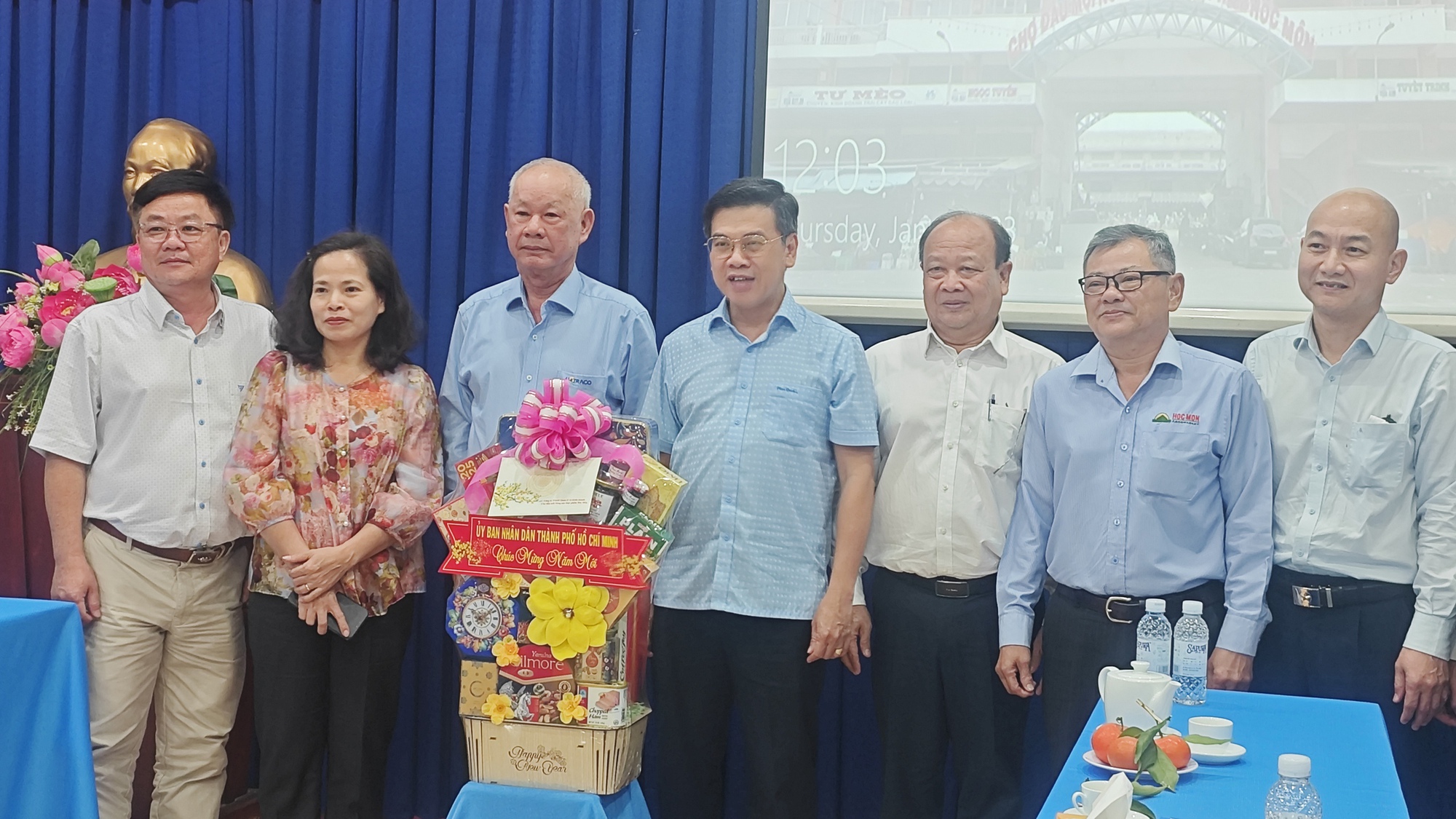 Cận cảnh chợ đầu mối ở TP HCM đêm 23 rạng sáng 24 Tết - Ảnh 8