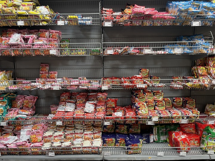 Chợ sáng 30 Tết, nhiều quầy hải sản, giò chả của siêu thị trống trơn - Ảnh 21