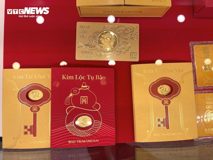 Chưa nghỉ Tết, cửa hàng vàng đã ngóng chờ ngày vía Thần Tài - Ảnh 4