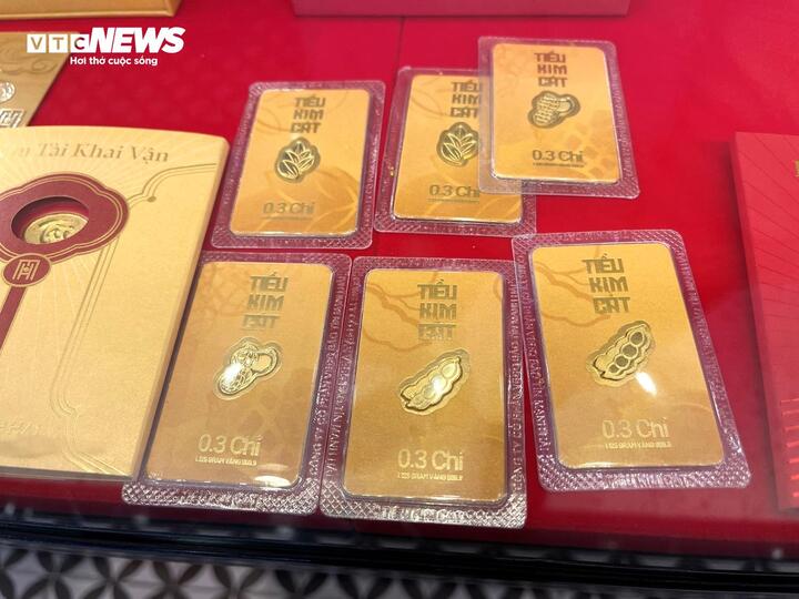 Chưa nghỉ Tết, cửa hàng vàng đã ngóng chờ ngày vía Thần Tài - Ảnh 6