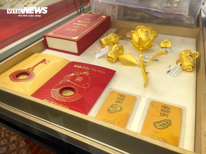 Chưa nghỉ Tết, cửa hàng vàng đã ngóng chờ ngày vía Thần Tài - Ảnh 5