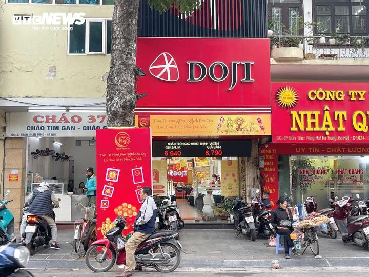 Chưa nghỉ Tết, cửa hàng vàng đã ngóng chờ ngày vía Thần Tài - Ảnh 9