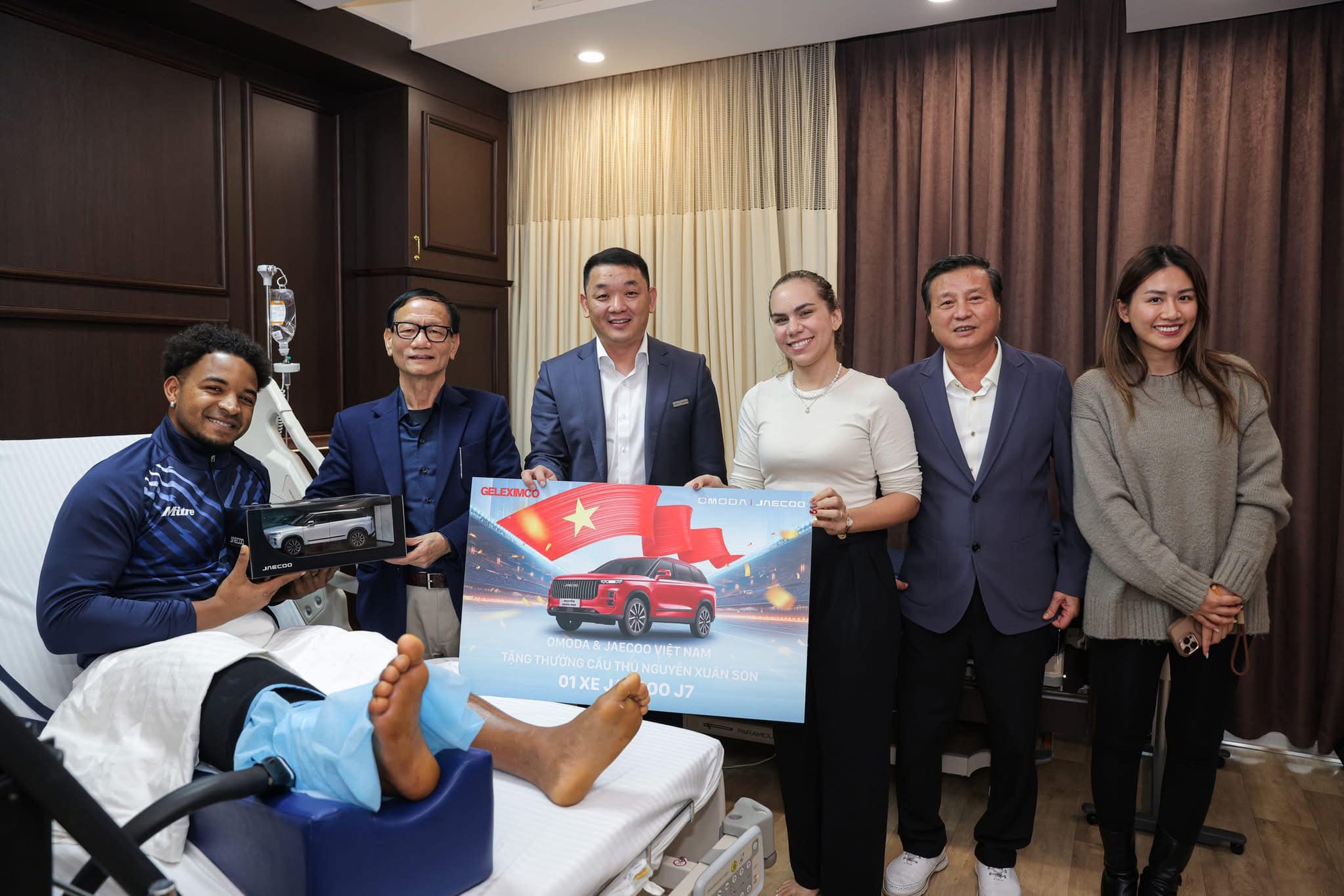 Chân dung mẫu xe ông Vũ Văn Tiền tặng Xuân Son: Chưa ai ở Việt Nam có, đi một mạch từ Hà Nội đến Quy Nhơn mới cần đổ xăng - Ảnh 2