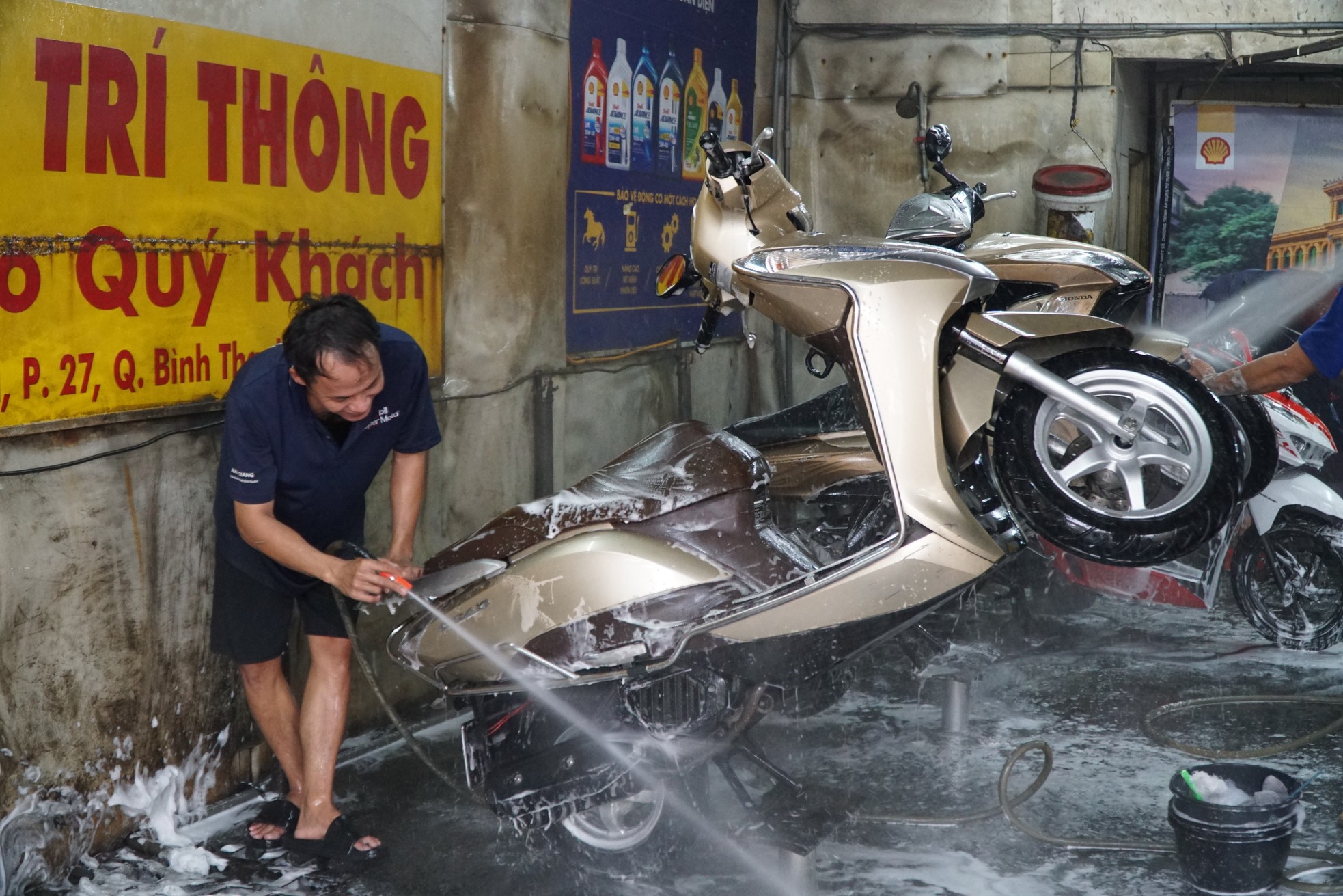 Nghề 'hốt bạc' dịp Tết, thợ làm không ngơi tay - Ảnh 12