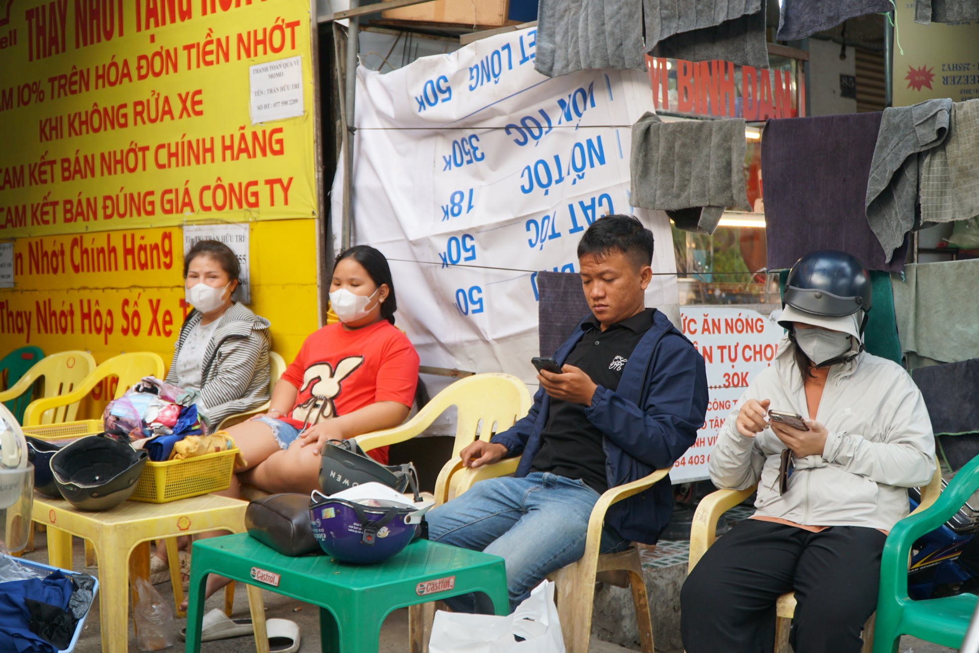 Nghề 'hốt bạc' dịp Tết, thợ làm không ngơi tay - Ảnh 11