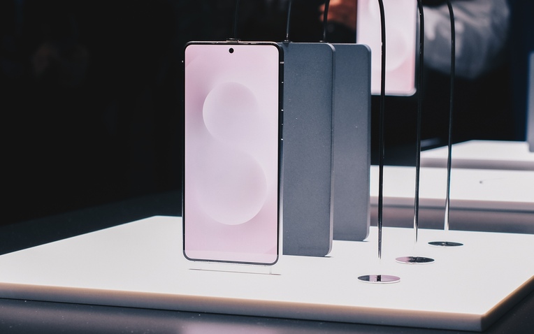 Thiết kế "mỏng dính" chỉ 6mm, Galaxy S25 Edge sẽ có dung lượng pin bao nhiêu? - Ảnh 1