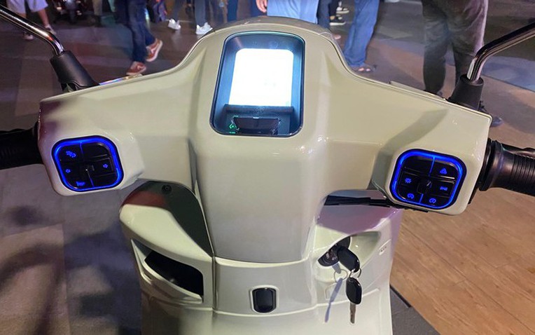 Ra mắt xe ga cao cấp: Thiết kế cổ điển, ngập trang bị hiện đại, giá quy đổi rẻ hơn Air Blade - Ảnh 1