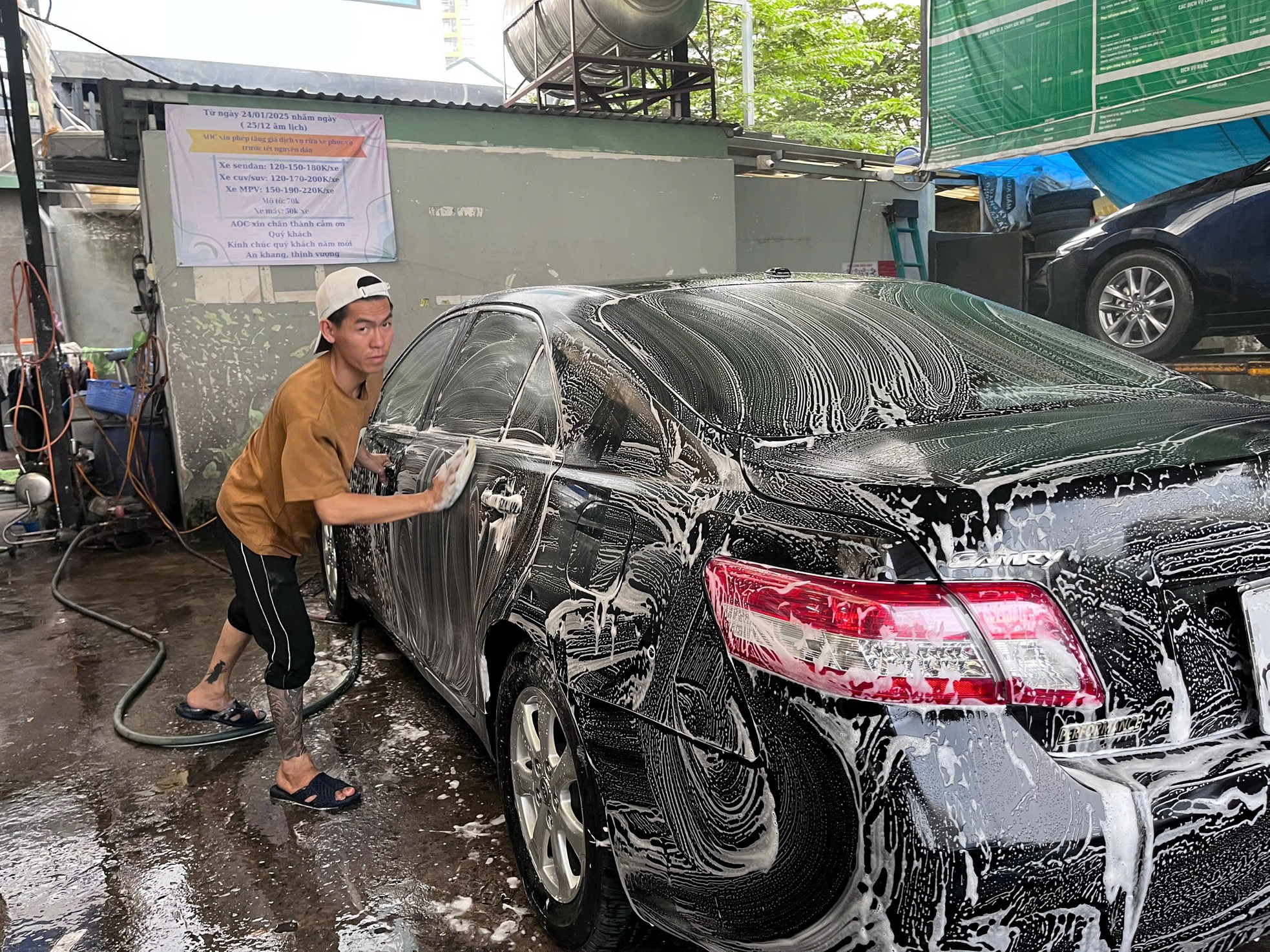 Nghề 'hốt bạc' dịp Tết, thợ làm không ngơi tay - Ảnh 7