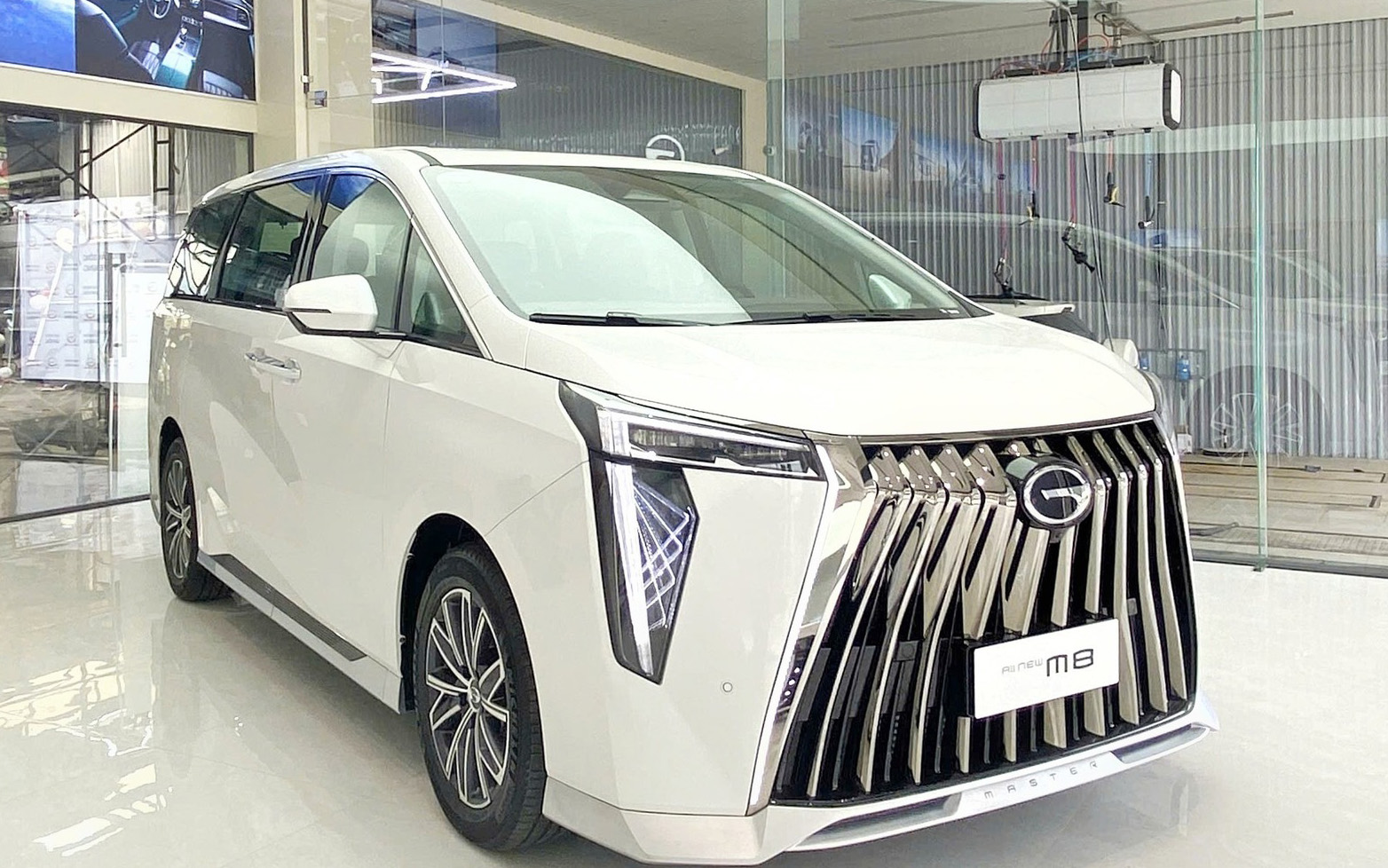 GAC M8 giảm giá tại đại lý: Bản tiêu chuẩn giảm nhiều nhất còn gần 1,65 tỷ, vẫn đắt hơn Carnival cao cấp - Ảnh 2