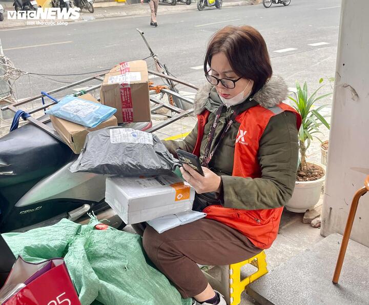 Giao 500 đơn hàng/ngày, shipper làm không hết việc, thu nhập dịp Tết tăng gấp 3 - Ảnh 1