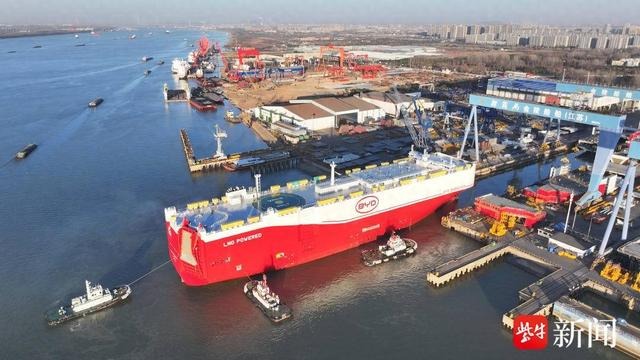 Tàu chở ô tô lớn nhất thế giới vừa hạ thuỷ: dài bằng 2 sân bóng đá, chở hơn 9.000 xe, chủ tàu là cái tên mà 'ai cũng biết là ai' - Ảnh 2