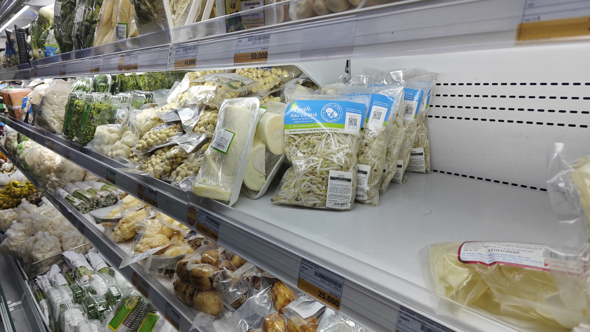 Bị nhắc nhở về an toàn thực phẩm, một siêu thị lớn tại TP HCM hứa "khắc phục ngay lập tức" - Ảnh 3