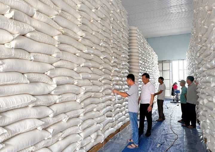 Bộ Công Thương lý giải về giá gạo xuất khẩu giảm - Ảnh 1