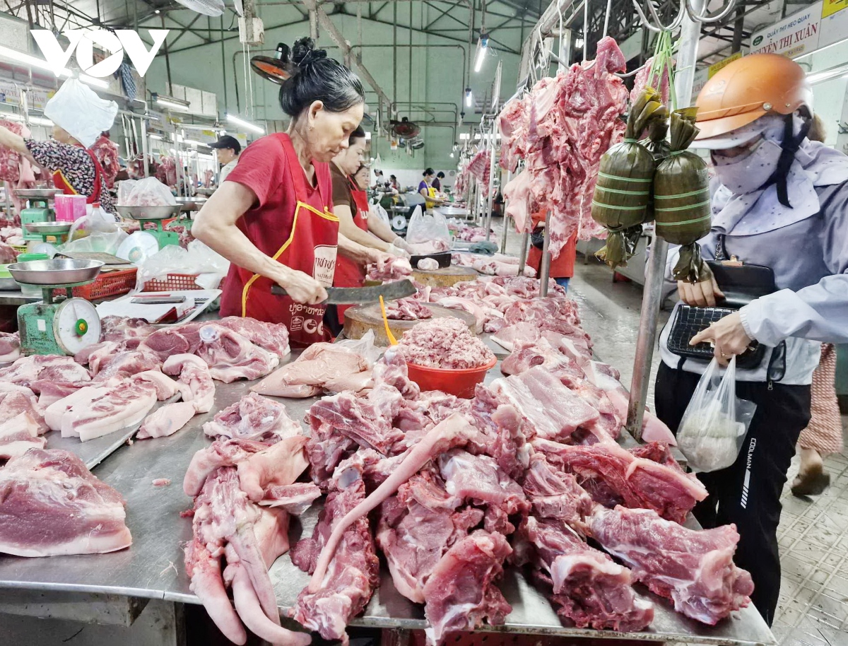 Nhập lậu heo sống qua biên giới vì giá chênh lệch - Ảnh 1