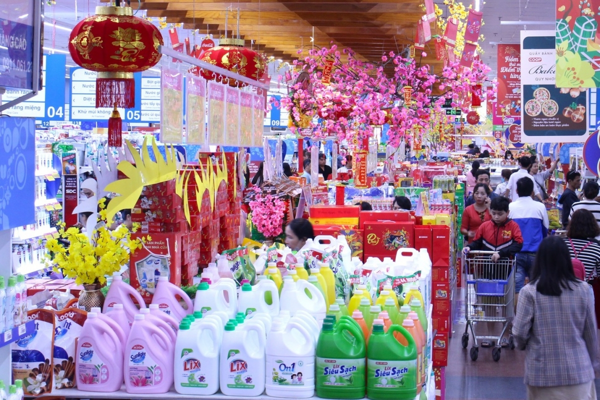 Sức mua hàng Tết “nóng” dần, nguồn cung dồi dào - Ảnh 3