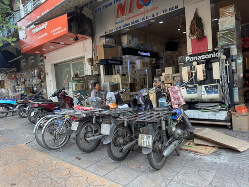 Ngại kiểm định khí thải, xe máy điện đắt khách - Ảnh 1