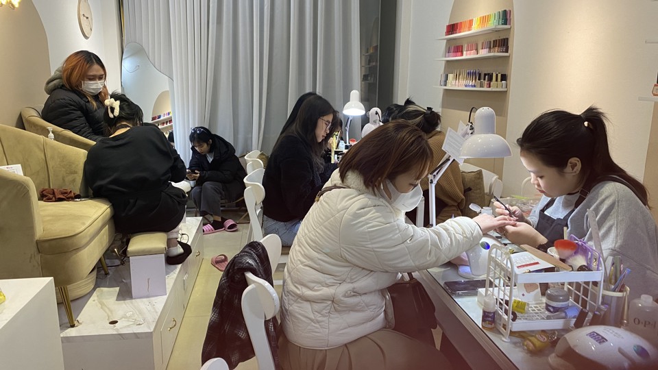 "Hốt bạc" ngày cận Tết nhờ... phụ phí - Ảnh 5