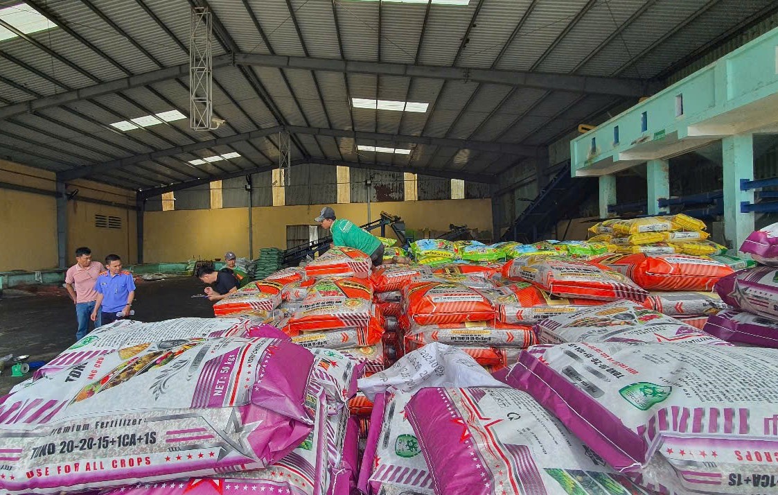 Nữ doanh nhân xinh đẹp lập hàng loạt tập đoàn sản xuất phân bón giả như thế nào? - Ảnh 1