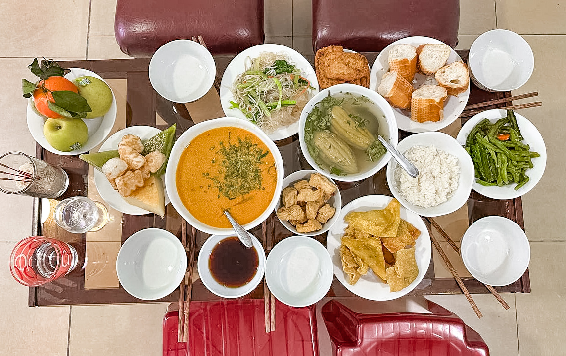 "Đại hội" khoe mâm cúng ông Công ông Táo tràn ngập MXH, có nhà làm cả món hot trend TikTok - Ảnh 18