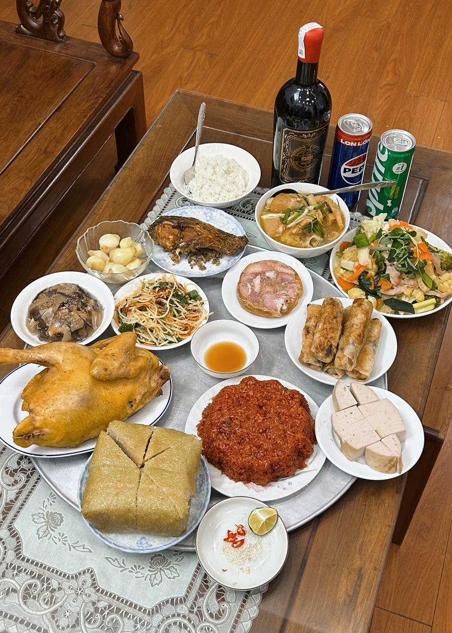 Hot nhất MXH 29 Tết: Dân tình rần rần khoe mâm cơm tất niên, "chấn động" nhất là của gia đình ở Đà Lạt - Ảnh 7