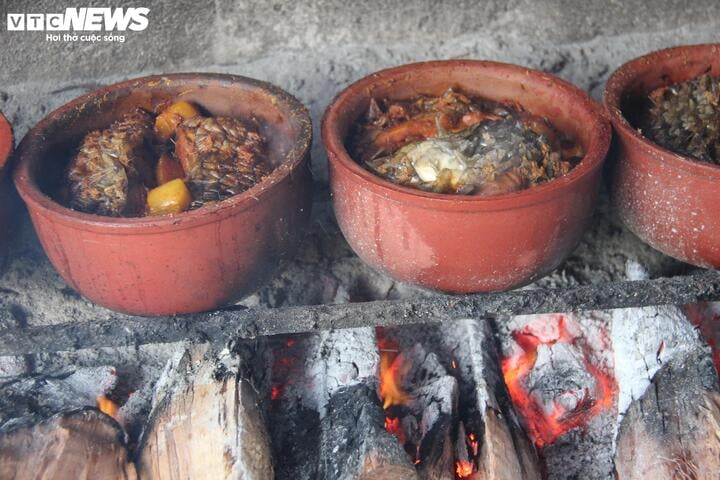 Hàng triệu đồng một niêu cá kho, khách vẫn ùn ùn chốt đơn - Ảnh 5