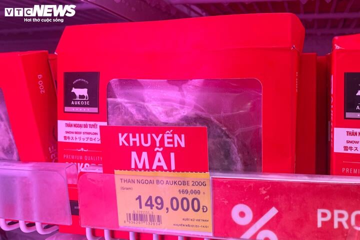 Giỏ quà Tết bò nhập khẩu, thịt heo muối 'lên ngôi', hút khách nhà giàu - Ảnh 10