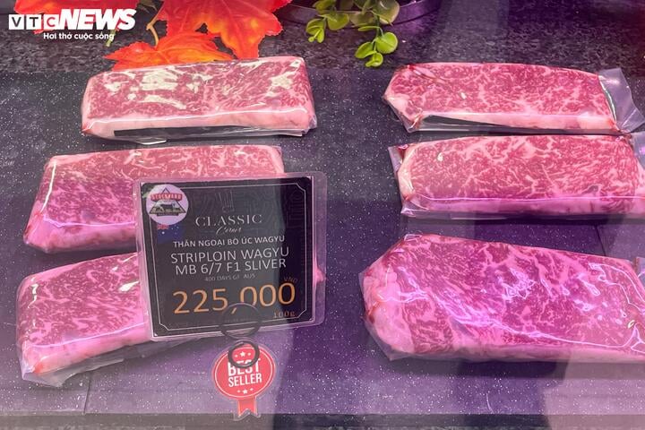 Giỏ quà Tết bò nhập khẩu, thịt heo muối 'lên ngôi', hút khách nhà giàu - Ảnh 11