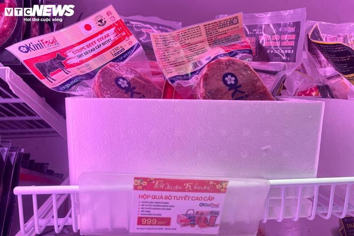 Giỏ quà Tết bò nhập khẩu, thịt heo muối 'lên ngôi', hút khách nhà giàu - Ảnh 4