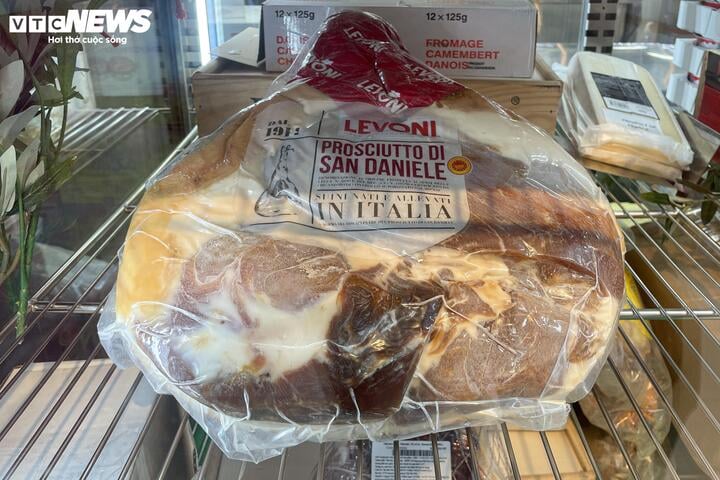 Giỏ quà Tết bò nhập khẩu, thịt heo muối 'lên ngôi', hút khách nhà giàu - Ảnh 14