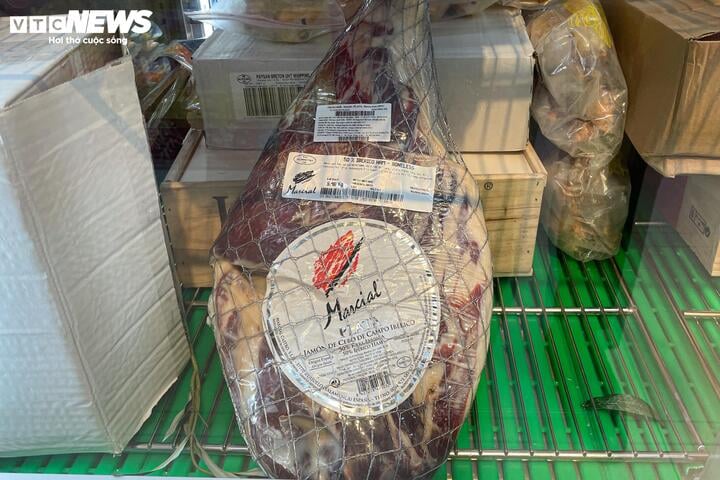 Giỏ quà Tết bò nhập khẩu, thịt heo muối 'lên ngôi', hút khách nhà giàu - Ảnh 13