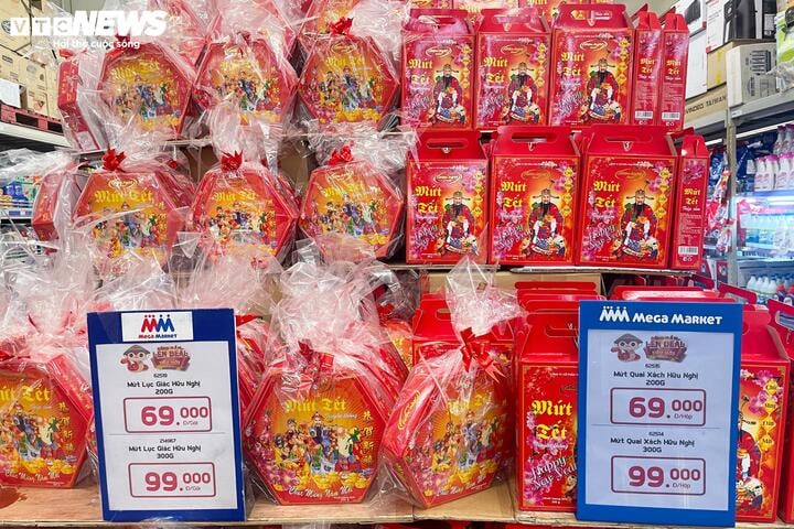 Mứt Tết bán tràn thị trường, xuất hiện nhiều loại '3 không' - Ảnh 9